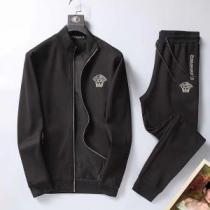 スタイリッシュな印象 ジャージセットヴェルサーチ VERSACE アウトドア系2...