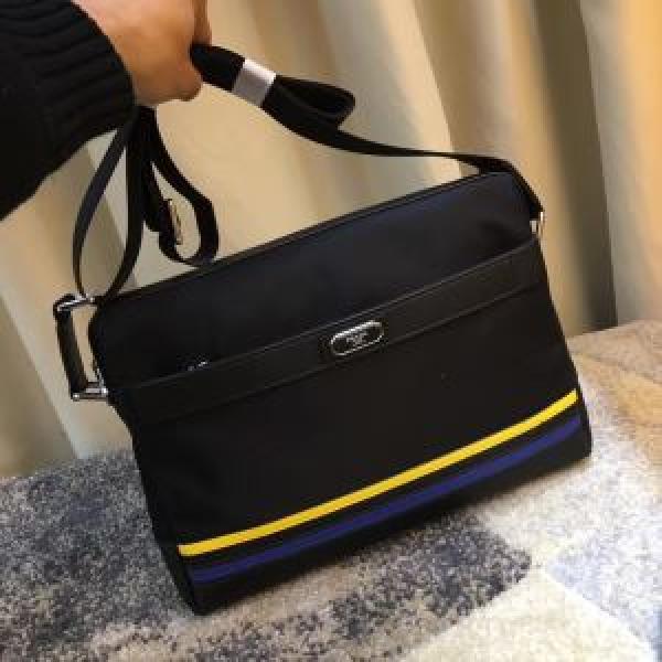 プラダ PRADA 2026春夏新作 斜め掛けバッグ 雑誌掲載アイテム