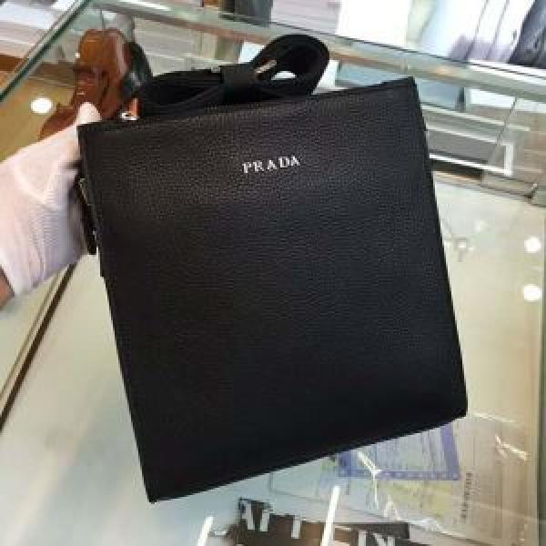 個性的なデザイン プラダ PRADA 2026春夏新作 斜め掛けバッグ