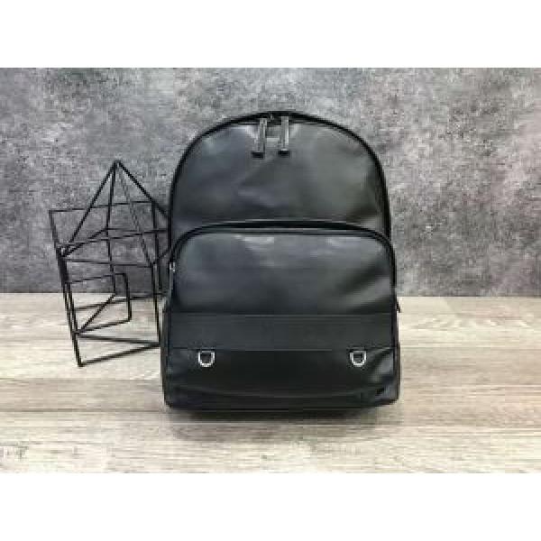 リュック、バックパック プラダ PRADA モデル大絶賛? 2026春夏新作
