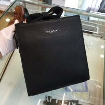 個性的なデザイン プラダ PRADA 2026春夏新作 斜め掛けバッグ
