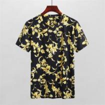 ヴェルサーチ VERSACE 半袖Tシャツ ラックスした雰囲気 大人キレイめ 2...