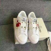 流行の注目ブランド 2026限定モデル ヴァレンティノ VALENTINO スニ...