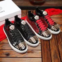 フラットシューズ 2026最新入荷飽きの来ないヴェルサーチ VERSACE2色可...