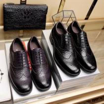 新春セール 2026人気の主流アイテムプラダ PRADA 2色可選  ビジネスシ...