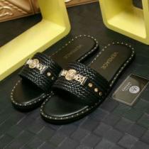 サンダル 個性的なモデル 2026夏の定番新品到来! ヴェルサーチ VERSACE  現代的な印象