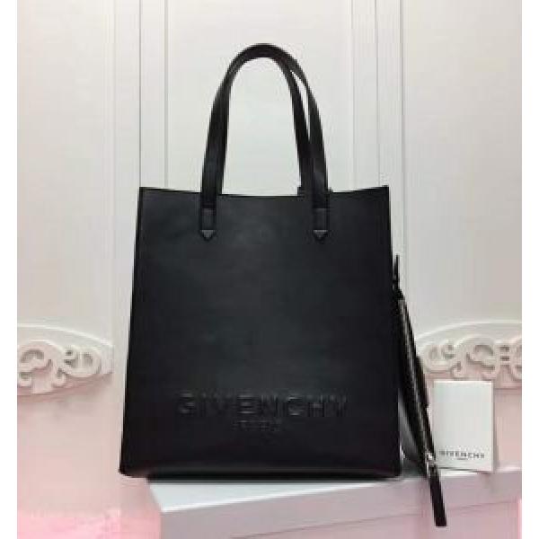 海外限定アイテム 2026最安値！ジバンシー GIVENCHY  バッグ レディース