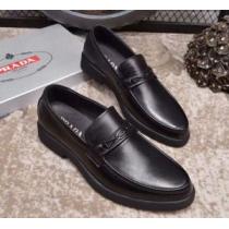 品良く プラダ PRADA 2026夏の定番新品到来! 一味違うデザイン カジュ...