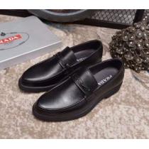 有名人同じアイテム プラダ PRADA 履き心地 2026年春夏シーズン ビジネ...