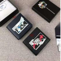 プラダ PRADA  話題の新作到着！ 2色可選 2026新品入荷 財布/ウォレ...