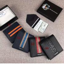 圧倒的人気新着 2026新品入荷財布/ウォレット  プラダ PRADA 多色可選