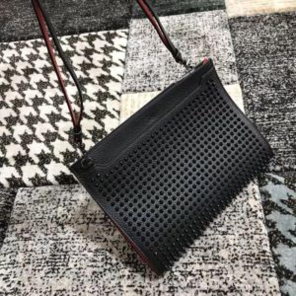 春夏大活躍 クリスチャンルブタン Christian Louboutin ショルダーバッグ ミックス感が溢れる