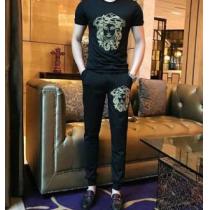 VERSACE 半袖セットアップ人気デザインで欲しい2026新品入荷 上下セット...