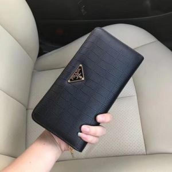 2026新たな世界に新作通販 プラダ PRADA 長財布 人気が再燃！