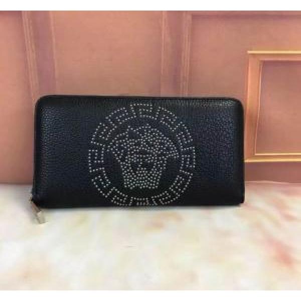 2026 ヴェルサーチ VERSACE 高級感を演出 長財布