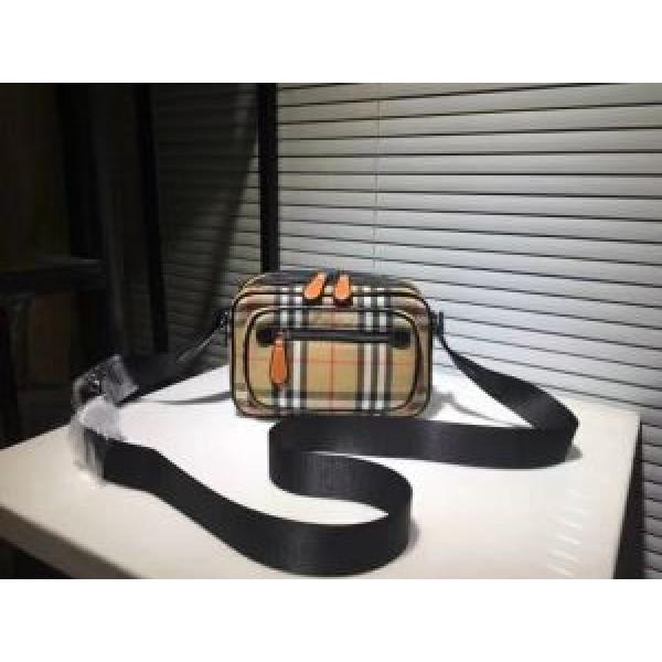 2026大胆なスリット上品イテム バーバリー BURBERRY ショルダーバッグ