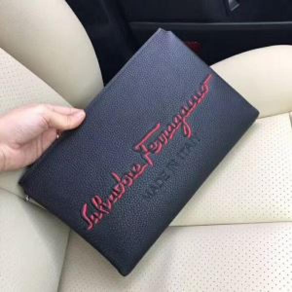 希少性の高い サルヴァトーレフェラガモ FERRAGAMO セカンドバッグ