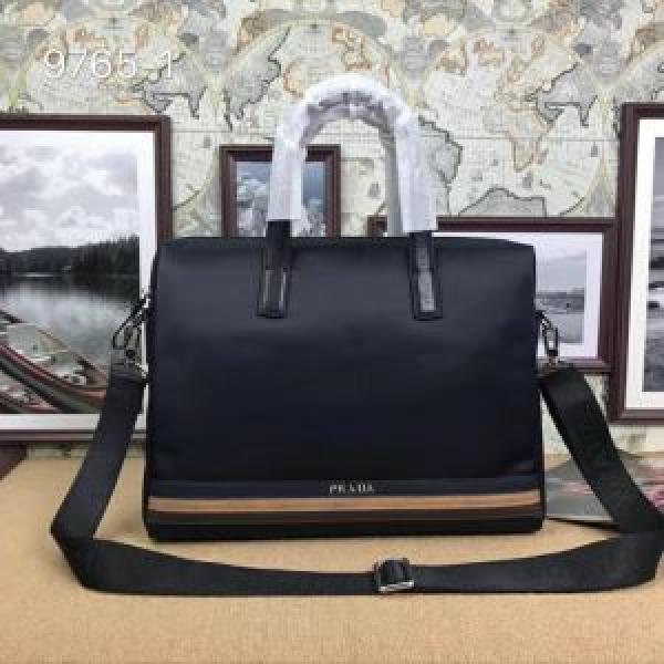 プラダ PRADA 2026抜群の雰囲気が作れる! 手持ち&ショルダー掛け