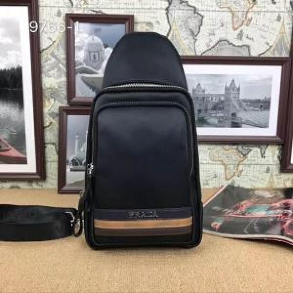 プラダ PRADA 2026ファッショニスタ愛用 ボディバッグ