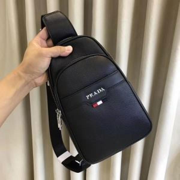 2026海外限定アイテム プラダ PRADA ボディバッグ