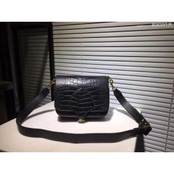 美品*入手困難 今季大人気新作登場  BURBERRY バーバリー ショルダーバッグ ファッショニスタ愛用