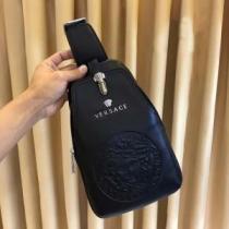 今季爆発的な人気 ヴェルサーチ VERSACE ボディバッグ