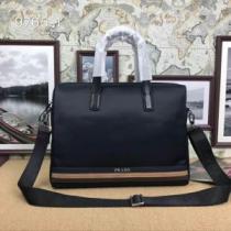 プラダ PRADA 2026抜群の雰囲気が作れる! 手持ち&ショルダー掛け