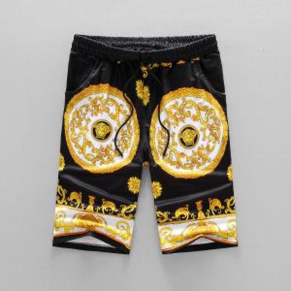 2026着回し度高めアイテム! ヴェルサーチ VERSACE 最強の定番コーデ  ブランド ジーンズ 魅力的アイテム
