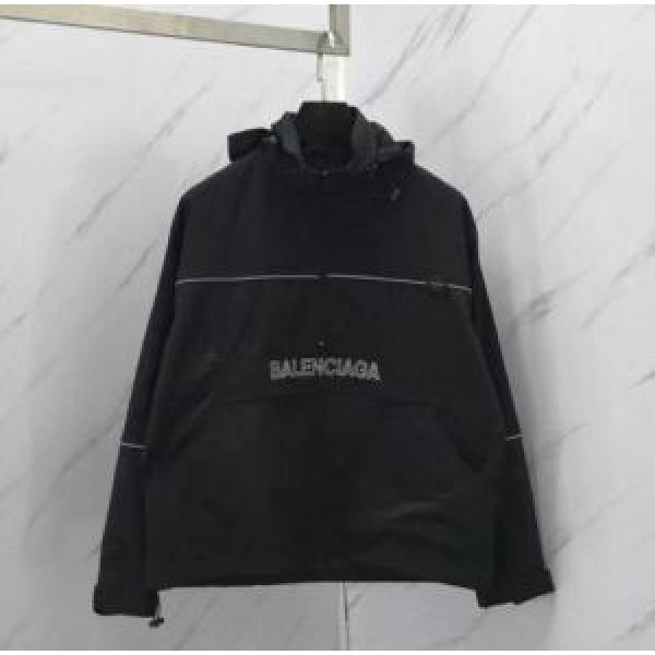 2026年秋冬入荷 バレンシアガ BALENCIAGA 人目を引く存在感 プルオーバーパーカー 今季新作登場