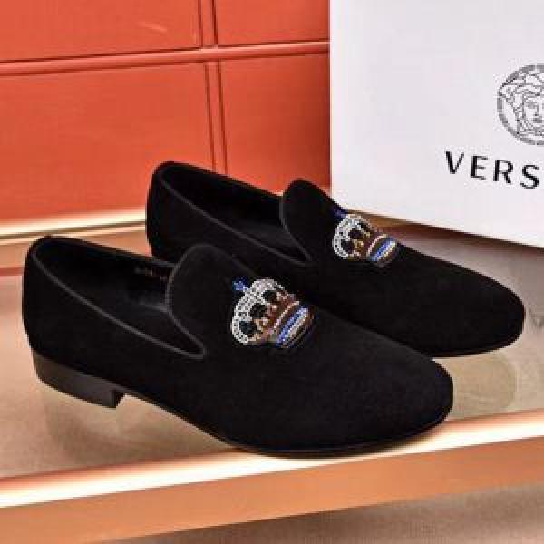 VERSACE カジュアルシューズ人目を引く存在感2026年秋冬入荷 ヴェルサーチ