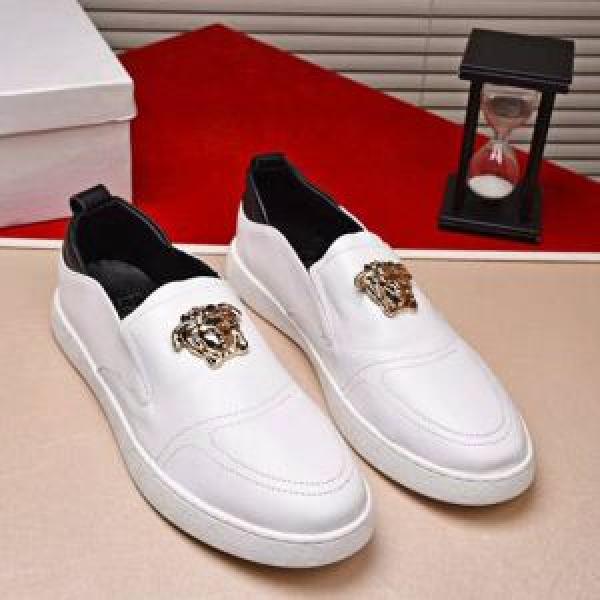 芸能人愛用 ヴェルサーチ VERSACE お得な2026年秋冬シーズンスリップオン