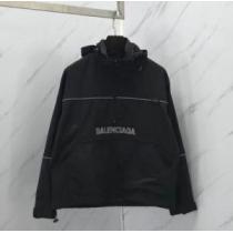2026年秋冬入荷 バレンシアガ BALENCIAGA 人目を引く存在感 プルオ...