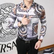 大胆なデザイン ヴェルサーチ VERSACEシャツ 数量限定再入荷 2026秋冬...