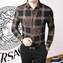 ヴェルサーチ ミックス感が溢れる 2026新品入荷 VERSACEシャツ 2色可...
