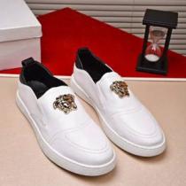 芸能人愛用 ヴェルサーチ VERSACE お得な2026年秋冬シーズンスリップオ...