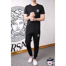 VERSACE 上下セットオシャレを満喫できる ファッションの最先端！ヴェルサー...