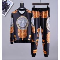 2026秋冬の定番新品到来! ヴェルサーチVERSACE 手頃価格 上下セット ...