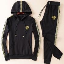 今季爆発的な人気 秋冬超人気の最新作 ヴェルサーチVERSACE 上品でベーシッ...