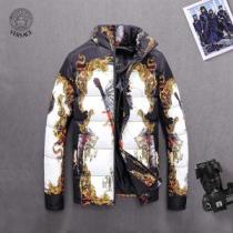ファッション度アップ　ヴェルサーチVERSACE  ダウンジャケット メンズ 　...