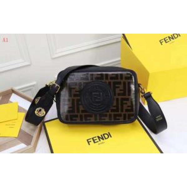 2026年秋冬シーズン ショルダーバッグ ファッションの最先端！ 4色可選 FENDI フェンディ 上品でファッション