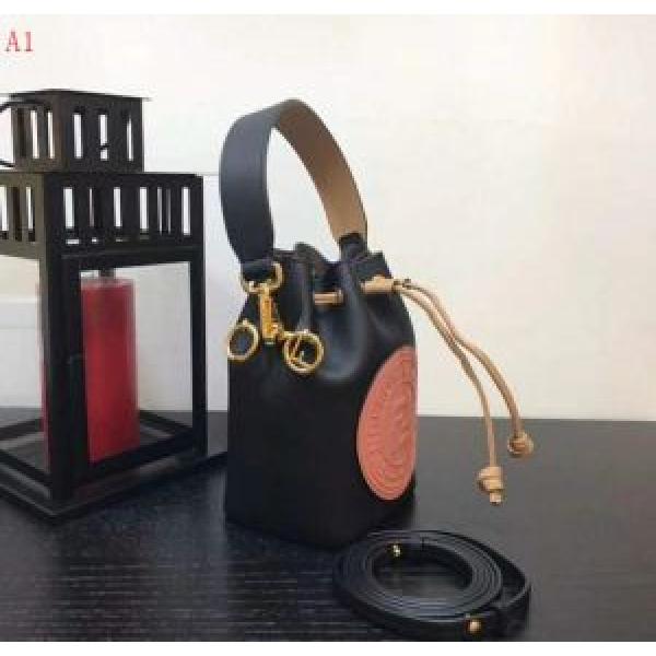毎年流行り定番アイテムおすすめ 2026最高ランキング FENDI フェンディ ショルダーバッグ 2色可選 流行の注目ブランド