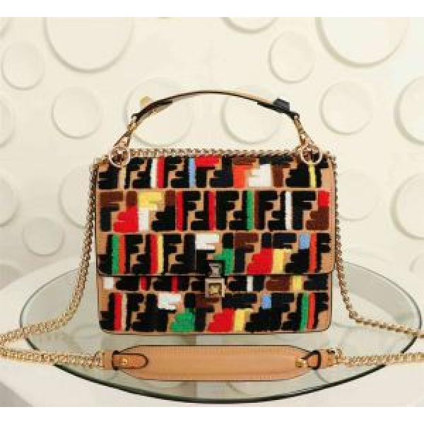 上品でベーシック FENDI フェンディ 超人気美品  ショルダーバッグ 今季新作登場