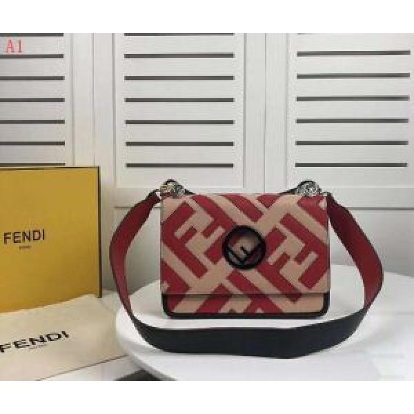 定番品質保証 超目玉新作  FENDI フェンディ 4色可選 個性的なモデル ショルダーバッグ