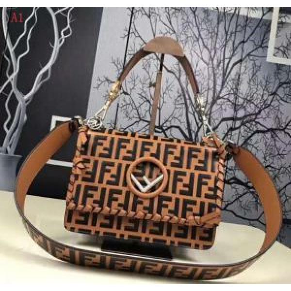 FENDI フェンディ 最近人気一番！ ショルダーバッグ 大人気ブランド 3色可選 流行の注目ブランド