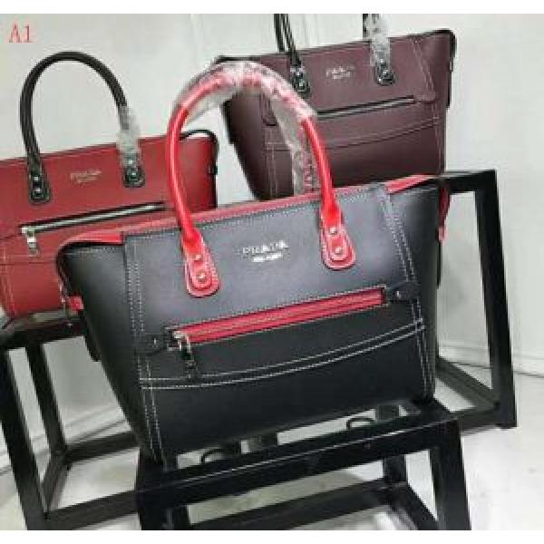 目前の注目ブランド  PRADA プラダ  4色可選  2026年秋冬入荷　トートバッグ　個性的なモデル