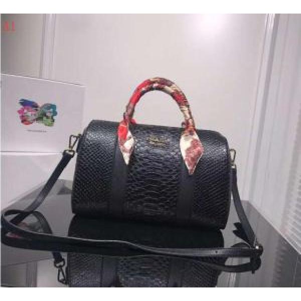 人目を引く存在感　4色可選　PRADA プラダ  秋冬大活躍　トートバッグ 　定番品質保証