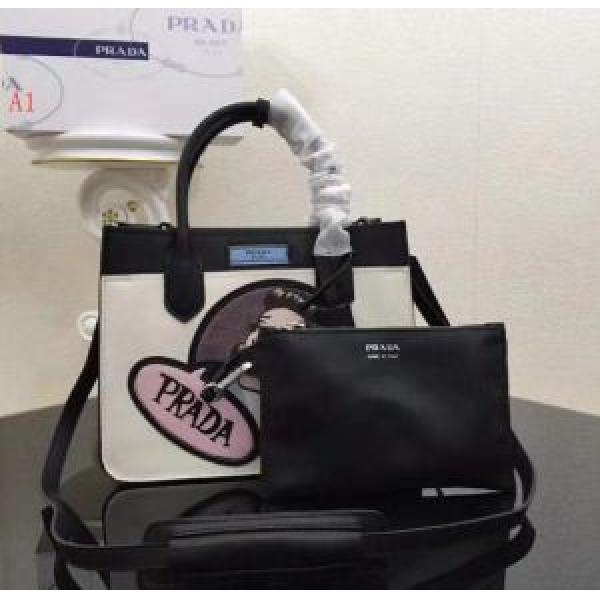 2026年秋冬シーズン　 トートバッグ  4色可選　PRADA プラダ 　海外先行発売！　超人気美品