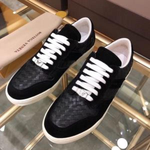 BOTTEGA VENETA 2色可選 カジュアルスタイルに１着は持つべきスニーカー、靴  ボッテガ ヴェネタ