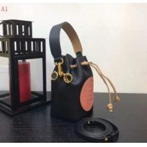 毎年流行り定番アイテムおすすめ 2026最高ランキング FENDI フェンディ ショルダーバッグ 2色可選 流行の注目ブランド
