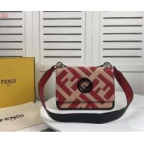 定番品質保証 超目玉新作  FENDI フェンディ 4色可選 個性的なモデル ショルダーバッグ